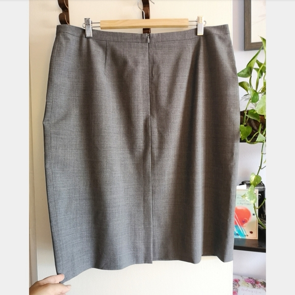 NWT Brooks Brothers Grey pencil Skirt - Picture 2 of 4